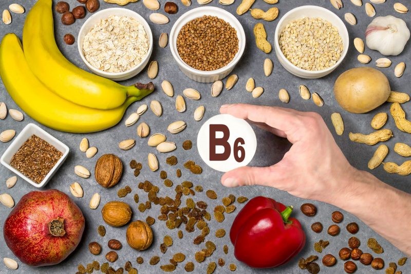 Основними джерелами вітаміну B є продукти тваринництва та рослинні продукти (наприклад, листова зелень). Однак слід пам'ятати, що вплив високих температур, УФ-випромінювання та тривала механічна обробка знищує більшу частину вітамінів у їжі | Блог Fitness Factor